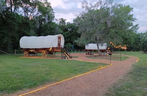 Putnam Hall Apartment | COVERED WAGON ANIMAL EXP. FOR 2 UNIQUE & COMFY