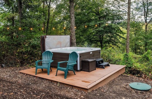 Strasburg Apartment | Covered Wagon with Salt Water Hot Tub