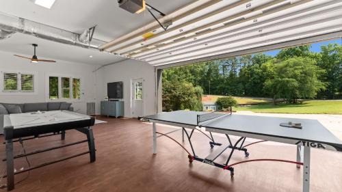 Mayhew House | Coves End by AvantStay Dock Game Room Fire Pit Forest Views