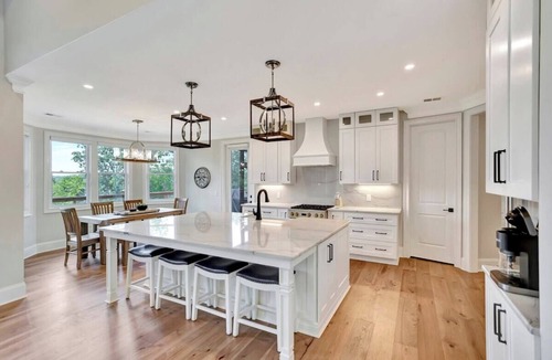 Six Mile House | Coveside Spacious 5BR Waterfront Home