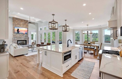 Six Mile House | Coveside Spacious 5BR Waterfront Home