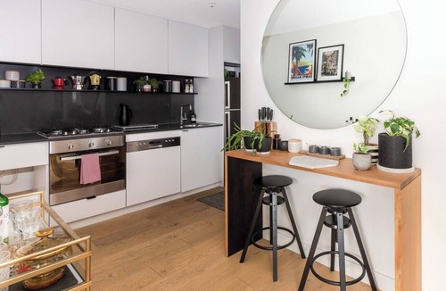 Collingwood Apartment | Coveted Collingwood Balcony Hideaway with Views