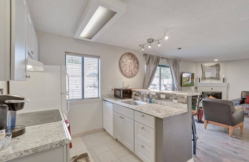 Englewood Apartment | Coveted DTC Apartment! Free Parking & Fast WiFi!