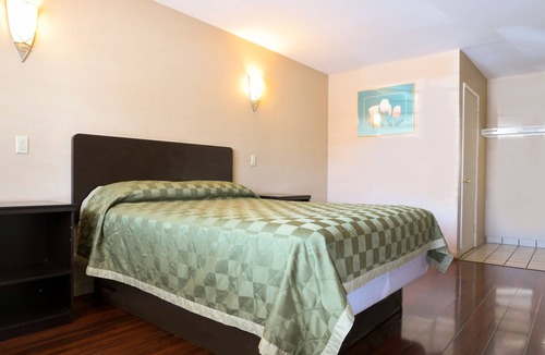 Walnut Valley Hotel | Covina Motel