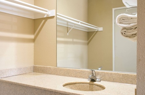 Walnut Valley Hotel | Covina Motel