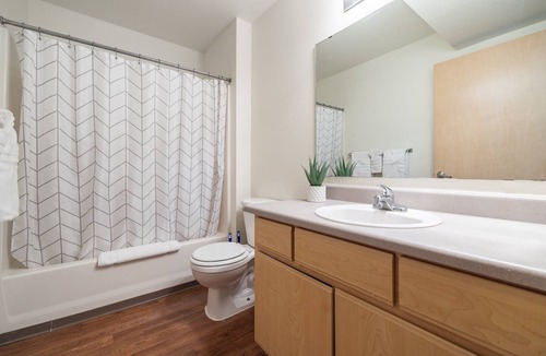 Covington Apartment | Covington Comfort: 2BD/2BA Home with Office