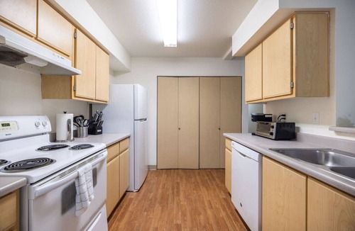 Covington Apartment | Covington Comfort: 2BD/2BA Home with Office