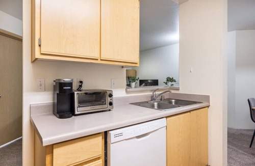 Covington Apartment | Covington Comfort: 2BD/2BA Home with Office