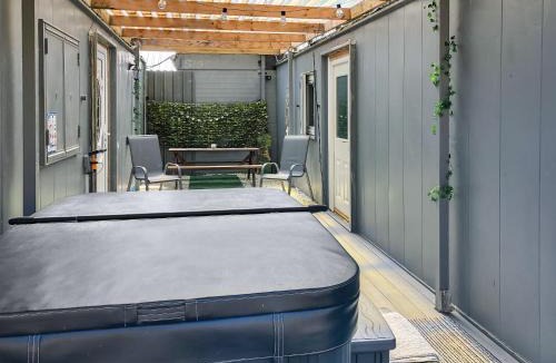 Kilkenzie House | Cow Boy Cabin - Uk47145