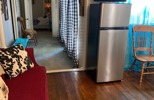 Calvert Other | Cow Creek Farmhouse w/Kitchenette spacious quit countryside
