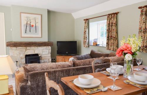 Cowbeech House | Cowbeech Farm Cottage