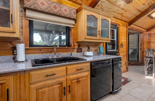 Muenster Cabin | Cowboy Cabin: The Bluffs at Saint Jo