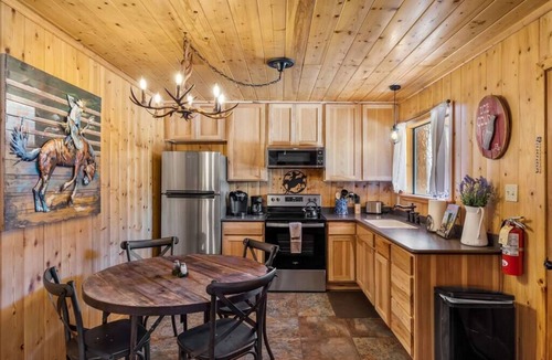 Greer Cabin | Cowboy Casita (Cabin 102)