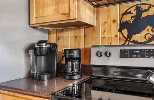 Greer Cabin | Cowboy Casita (Cabin 102)