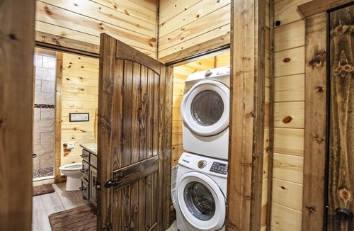 Broken Bow Cabin | Cowboy Castle - Ridge Line Lodge, Hot Tub, Games, Outdoor Entertaining🔥 🌲