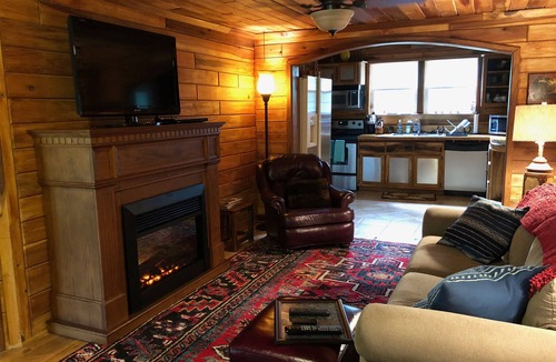 Chickamauga House | Cowboy guest house on the farm -bring your dog ! Work from here.