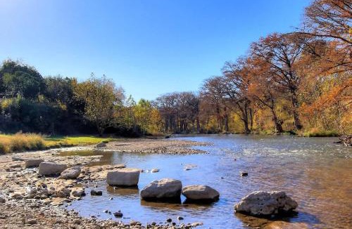 New Braunfels House | Cowboy Lodge RR94404 #4