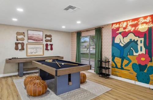 North San Antonio - SAT House | Cowboy Luxe Retreat Pool Putt Putt Pickleball