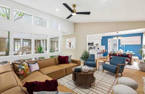 North San Antonio - SAT House | Cowboy Luxe Retreat Pool Putt Putt Pickleball