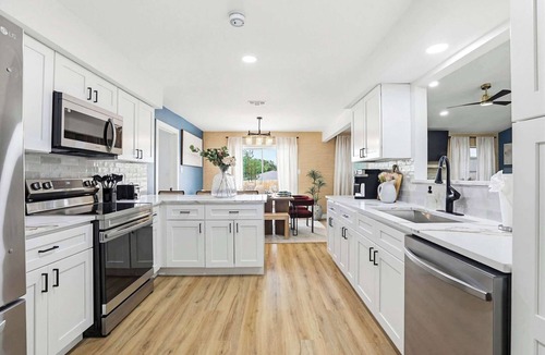 North San Antonio - SAT House | Cowboy Luxe Retreat Pool, Putt Putt, Pickleball
