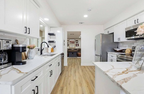 North San Antonio - SAT House | Cowboy Luxe Retreat Pool, Putt Putt, Pickleball
