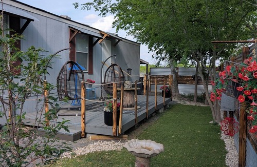 Seguin House | Cowboy Palace on Moonhill Farm - 2 bed - 2 bath, w/full kitchen