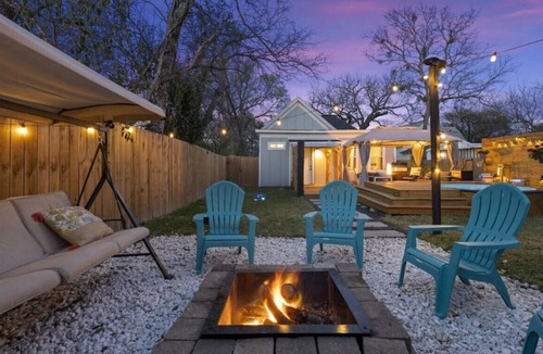 Waco House | Cowboy Pool 2 mins 2 Silos & Cameron Park