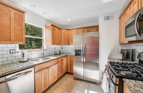 Dawson House | Cowboy Pool · 5 BR · 5 Min to Downtown Austin