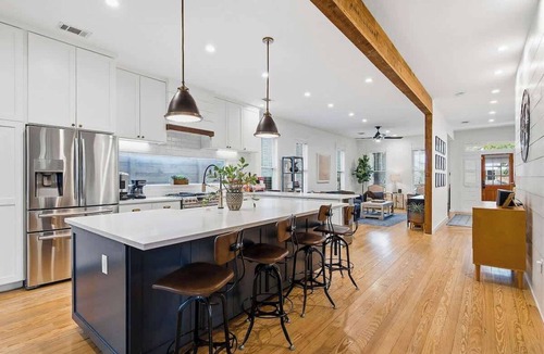 Holly House | Cowboy Pool, Putting Green - East Austin Oasis