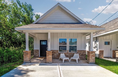 Northeast Houston House | Cowboy Ranch House – Stylish 3 BDR, Pet Friendly!