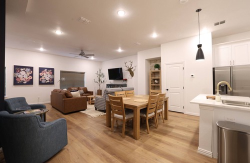 Arlington Condo | Cowboy's Condo/Steps to Stadium