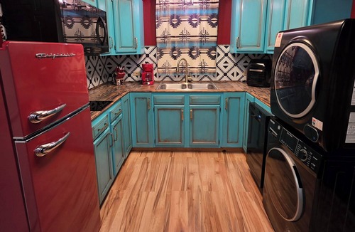 Blackwell House | Cowboy-Themed Howdy House 2 Bedroom w/Saloon & Pool Table
