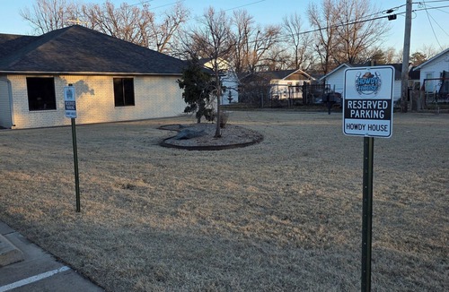 Blackwell House | Cowboy-Themed Howdy House 2 Bedroom w/Saloon & Pool Table