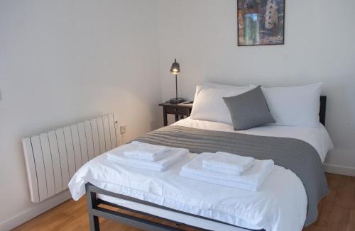 Cowbridge Hotel | Cowbridge Cabins