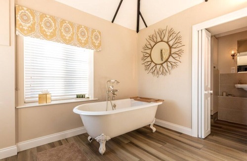 Easebourne Cabin | Cowdray Lodge