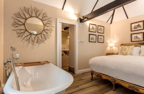 Easebourne Cabin | Cowdray Lodge