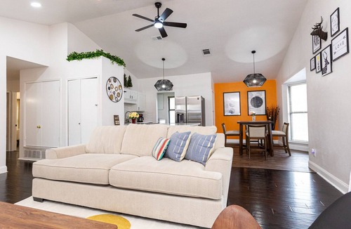 Fossil Creek House | Cowtown Comfort: Pet Friendly Retreat, Gated Yard