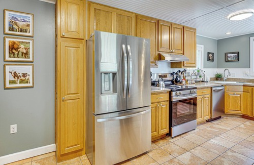 Kansas City House | Cowtown Cutie - Great location to all of Kansas City!
