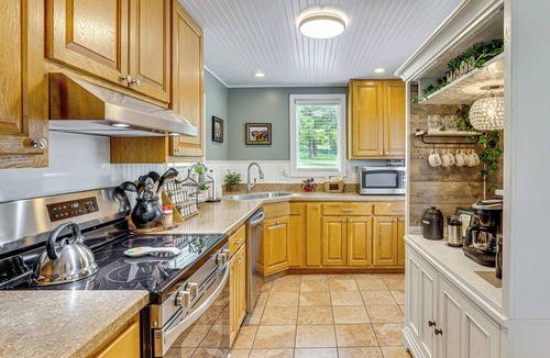 Kansas City House | Cowtown Cutie - Great location to all of Kansas City!