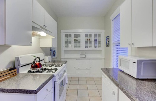 Cooper-Young Historic District House | Cox B · Cooper Young Bungalow w/all the Essentials!