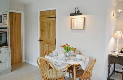 Pembury House | Cox Cottage - Pqqq