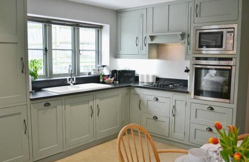 Pembury House | Cox Cottage - Pqqq