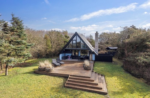 Lodbjerg Hede Cottage | Coxy cottage overlooking the golf course at Søndervig - 1019