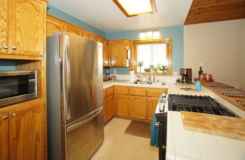 Peter Pan House | Coy Cottage - NEAR OKTOBERFEST! Calm & quite location within minuets of the heart of town!