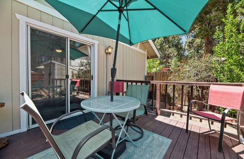 Peter Pan House | Coy Cottage - NEAR OKTOBERFEST! Calm & quite location within minuets of the heart of town!