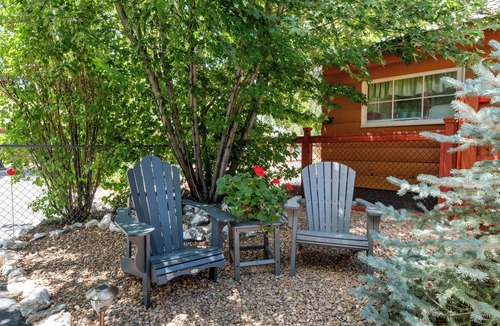 Peter Pan House | Coy Cottage - NEAR OKTOBERFEST! Calm & quite location within minuets of the heart of town!