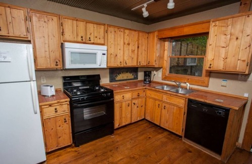 Chatsworth Cabin | Coyote Bluff Majestic Mountain Views