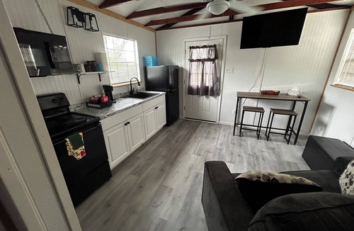 Richland Springs Cabin | Coyote Country White Cabin 1BR/1BA on a tall hill