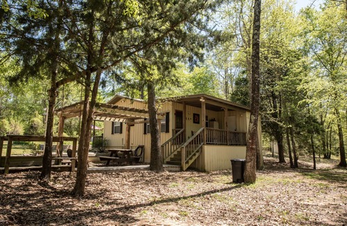 Lindale Cottage | Coyote Creek Cottage With Walking Trail, Firepit, Outdoor Activities, Games