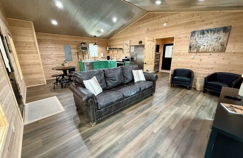 Fort Payne Cabin | Coyote Den